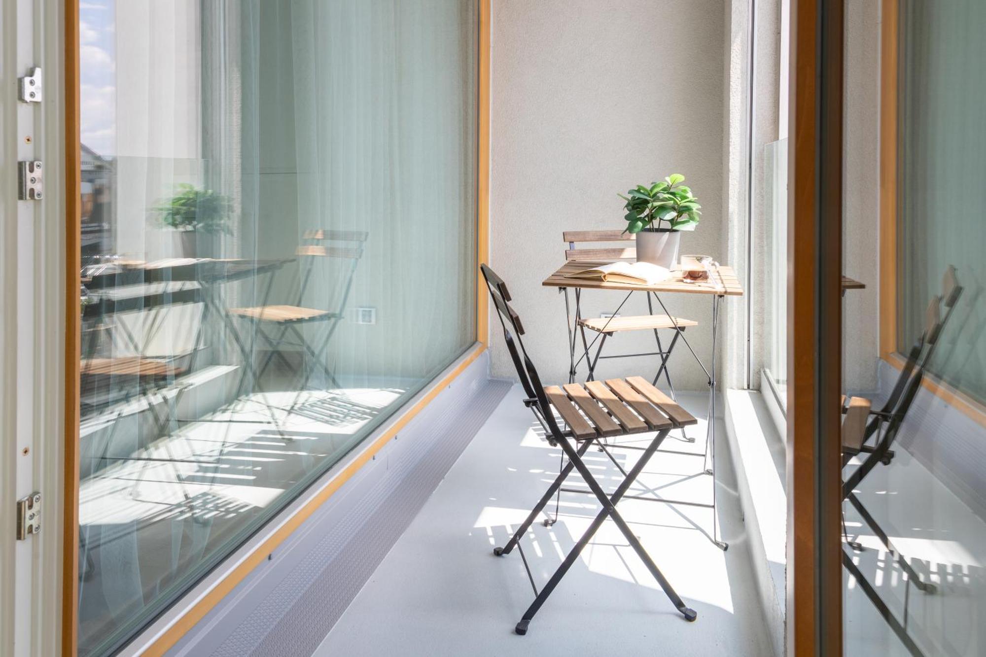 Days - 2bdr - Balcony - Garage Parking - Easy Center Access Appartamento Praga