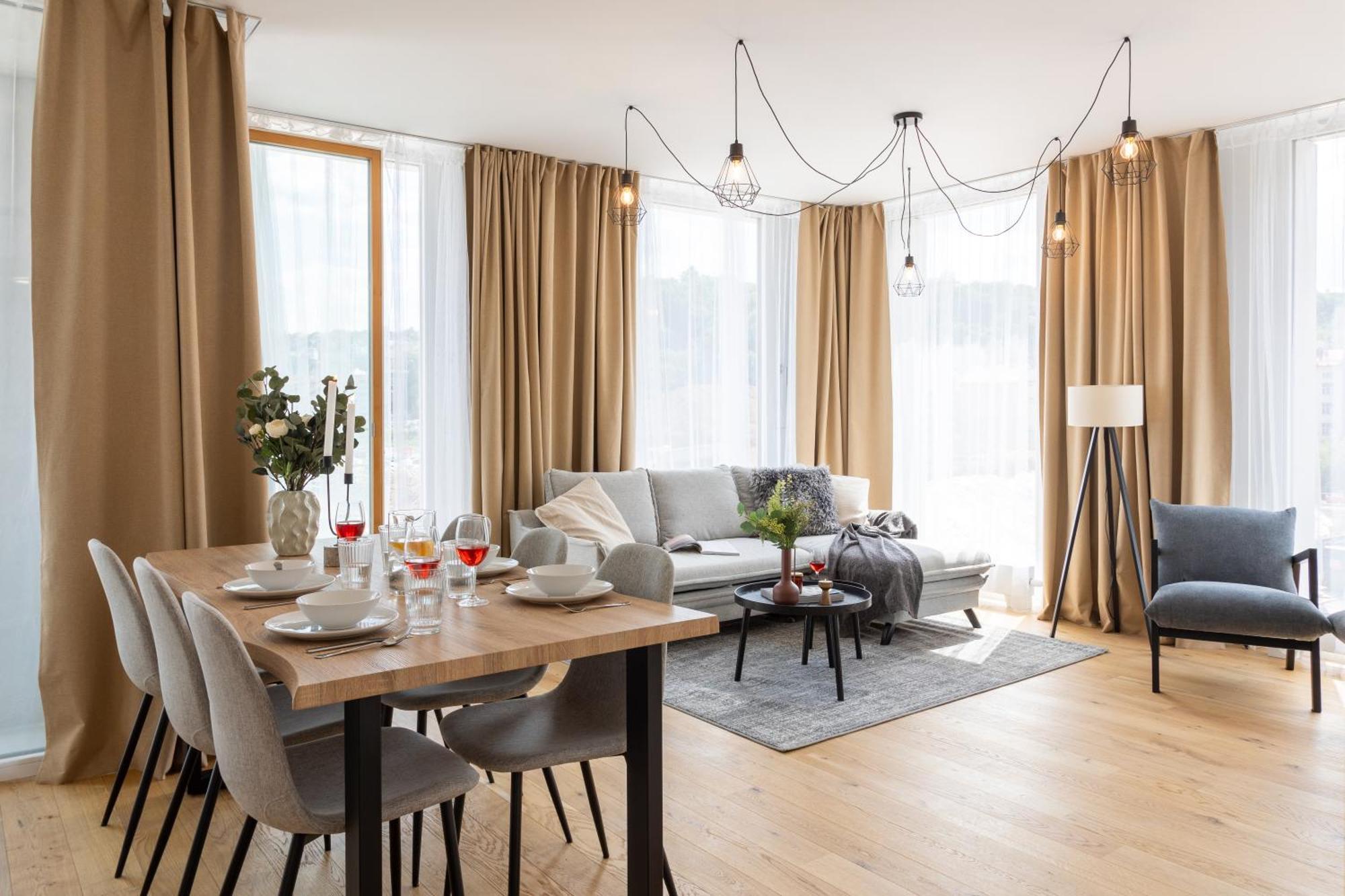 Days - 2bdr - Balcony - Garage Parking - Easy Center Access Appartamento Praga